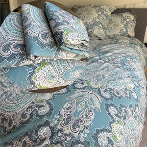 Pottery Barn Blue and Green Paisley Bedding Set - Queen Duvet